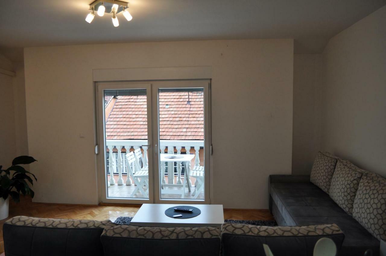 Apartman Dina Apartment ทูซลา ภายนอก รูปภาพ