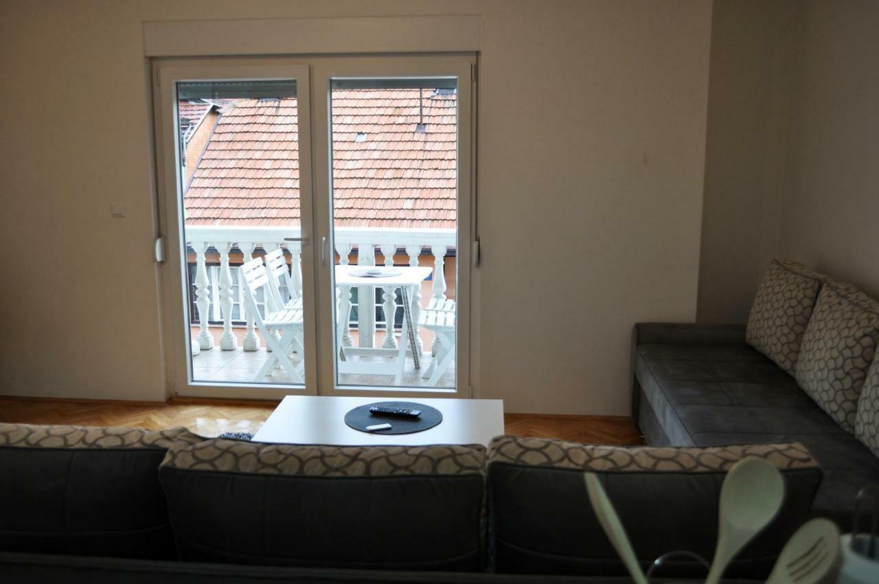 Apartman Dina Apartment ทูซลา ภายนอก รูปภาพ